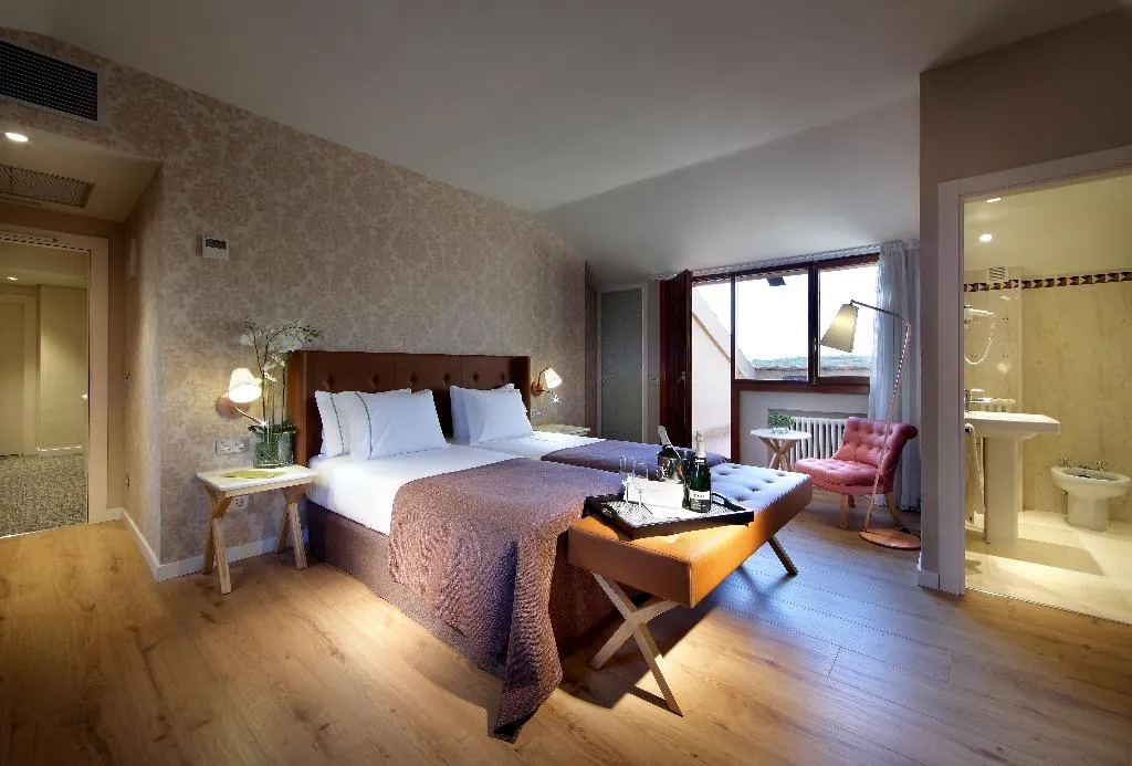 Double or Twin WITH TERRACE Room, Dorma Casa de los Linajes, Madrid