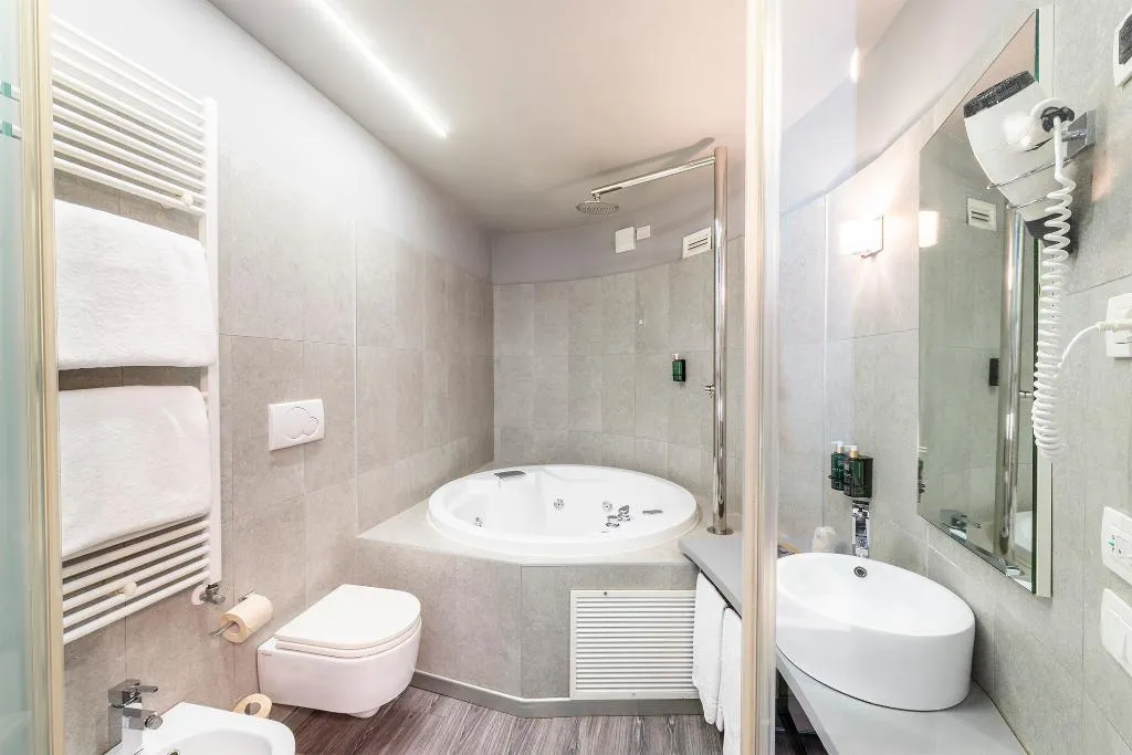 SUITE WITH JACUZZI Room, Mo.Om Hotel, Milan