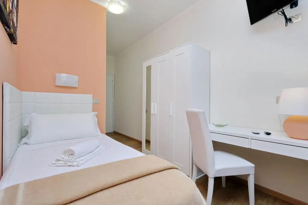 Room, Antico Platano, Rome