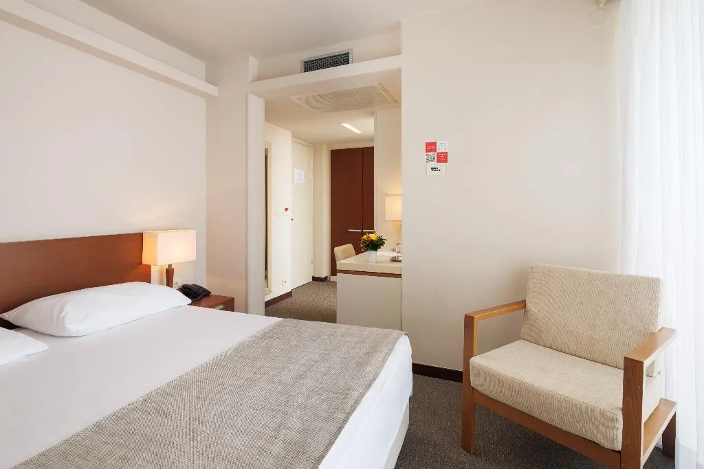 DOUBLE WITH BALCONY Room, Hotel Albatros Plava Laguna, Istria