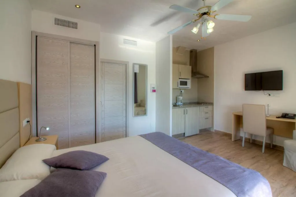 BUNGALOW SUPERIOR Room, Complejo Lago Playa, Ibiza