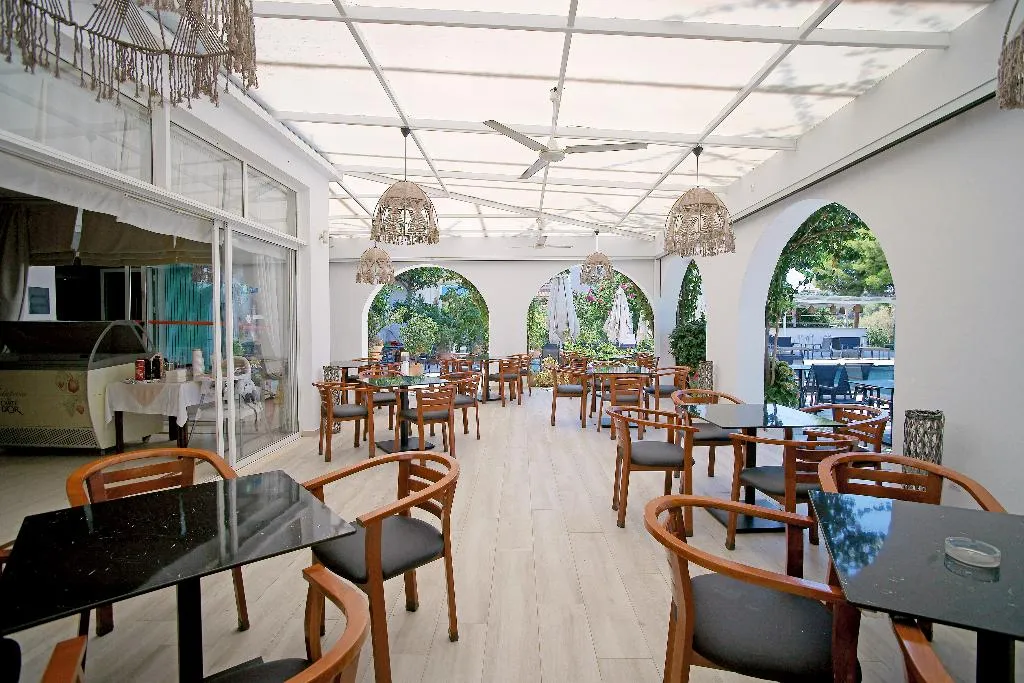 Restaurant, Kyparissia Beach, Athens
