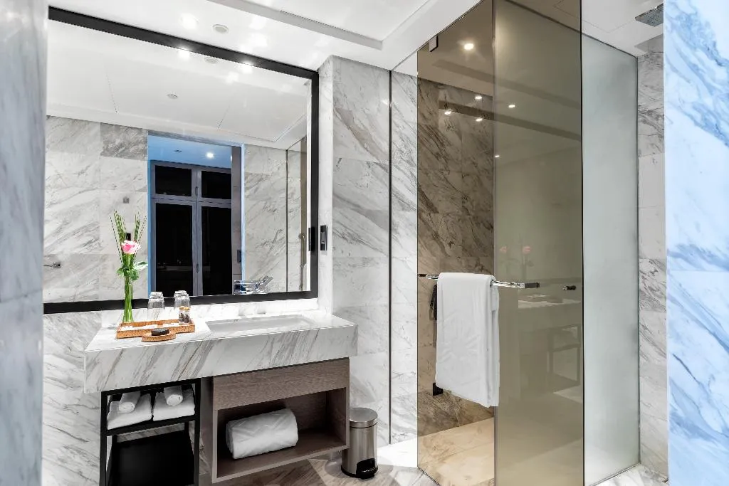 Room, Taj Jumeirah Lakes Towers Dubai, Dubai