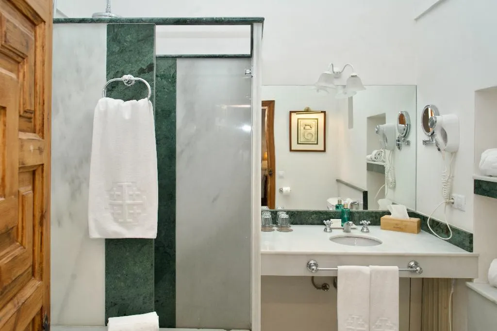 FAMILY ROOM CAPACITY 4 Room, Monasterio de San Francisco, Costa Del Sol