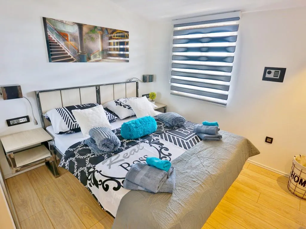 APARTMENT CAPACITY 2 Room, Apartments Ivan, Split