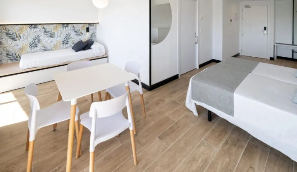FAMILY ROOM CAPACITY 4 Room, Medplaya Calypso, Costa Dorada