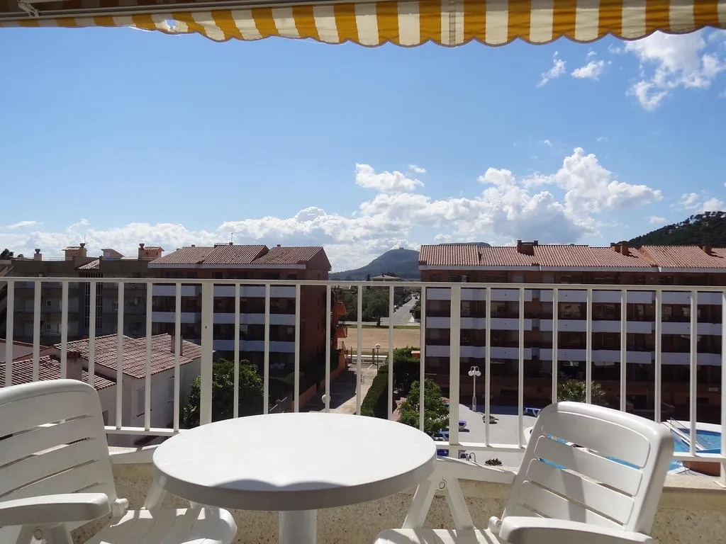 APARTMENT CAPACITY 6 THREE BEDROOM Room, Blaumar 2D, Costa Brava