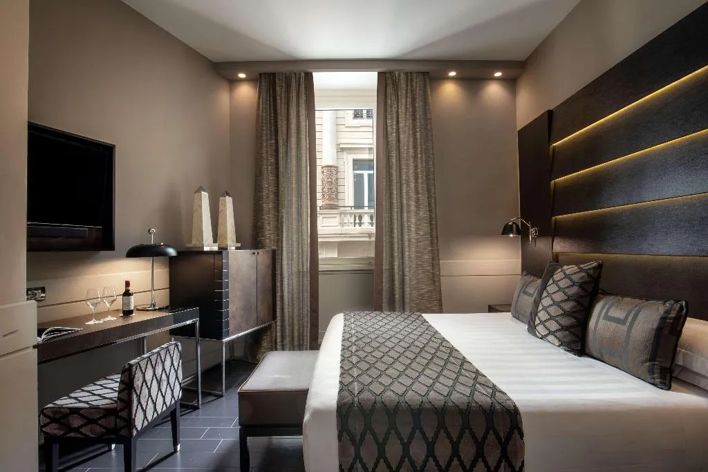 Room, The Style, Rome