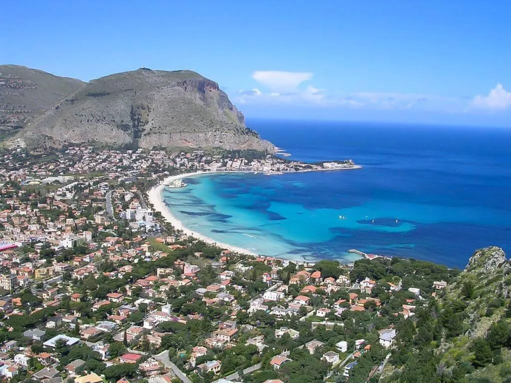General view, B&B White, Palermo