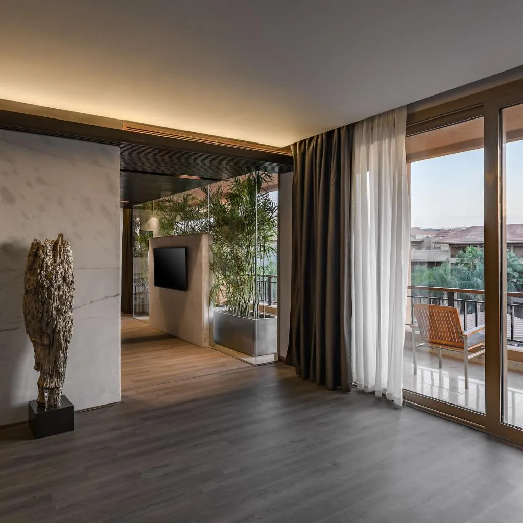 SUITE WITH BALCONY Room, Dusit Thani LakeView Cairo, Cairo