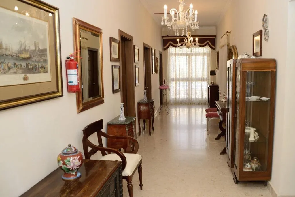 Lobby, White Star, Malta