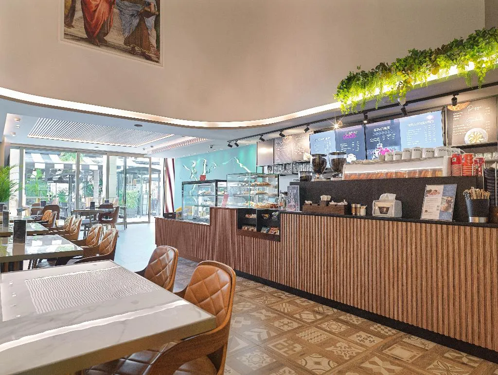 Bar, Leonardo Boutique Hotel Larnaca, Cyprus