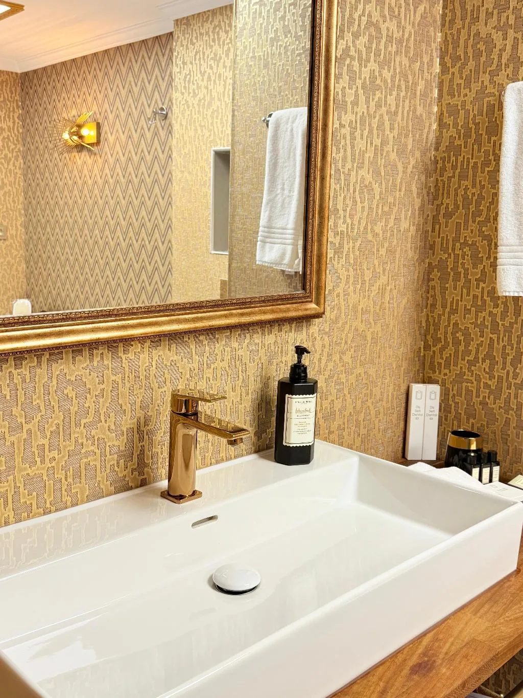SUITE KING BED WITH JACUZZI Room, The Yali Konak Hotel Izmir, Izmir