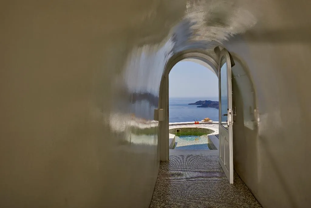SUITE DELUXE WITH JACUZZI Room, Petit Palace, Santorini