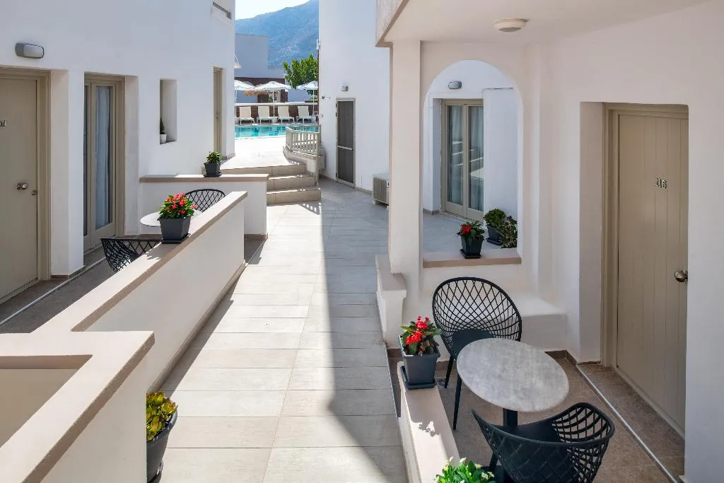 Double or Twin SUPERIOR Room, Fomithea, Santorini