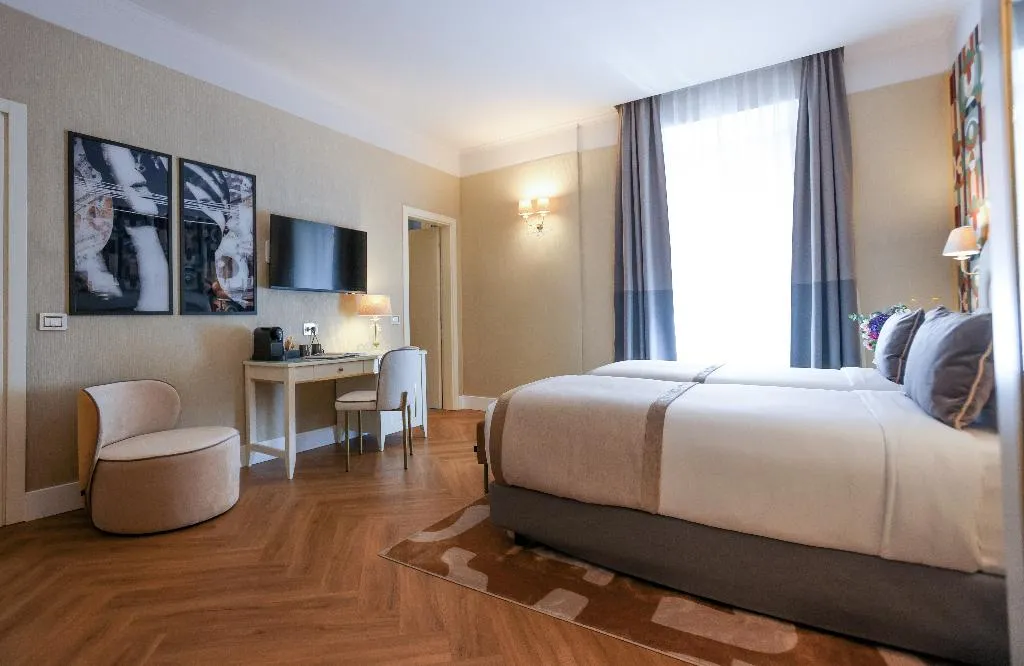 JUNIOR SUITE CAPACITY 3 Room, Leonardo Boutique Hotel Rome Monti, Rome