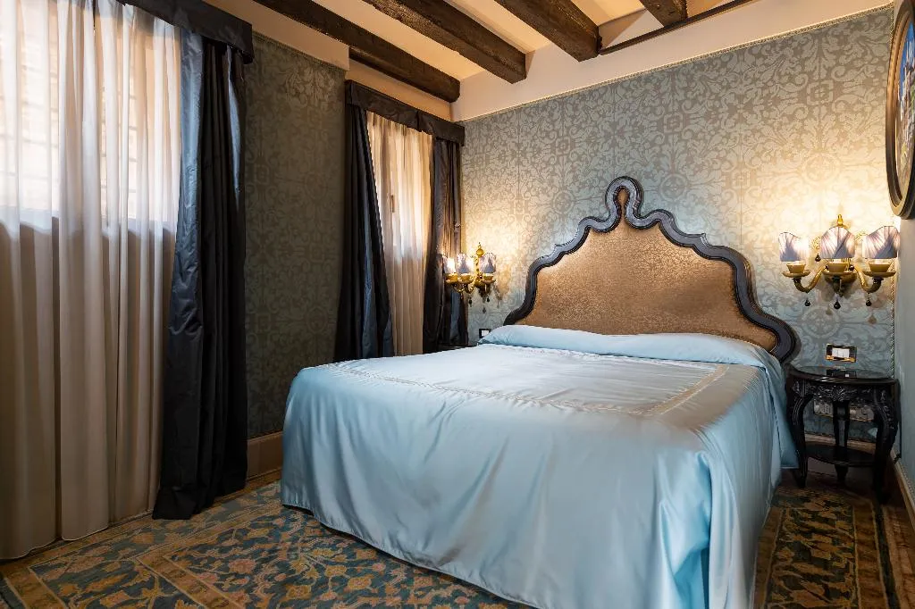 Double or Twin SUPERIOR Room, Palazzetto Madonna, Venice
