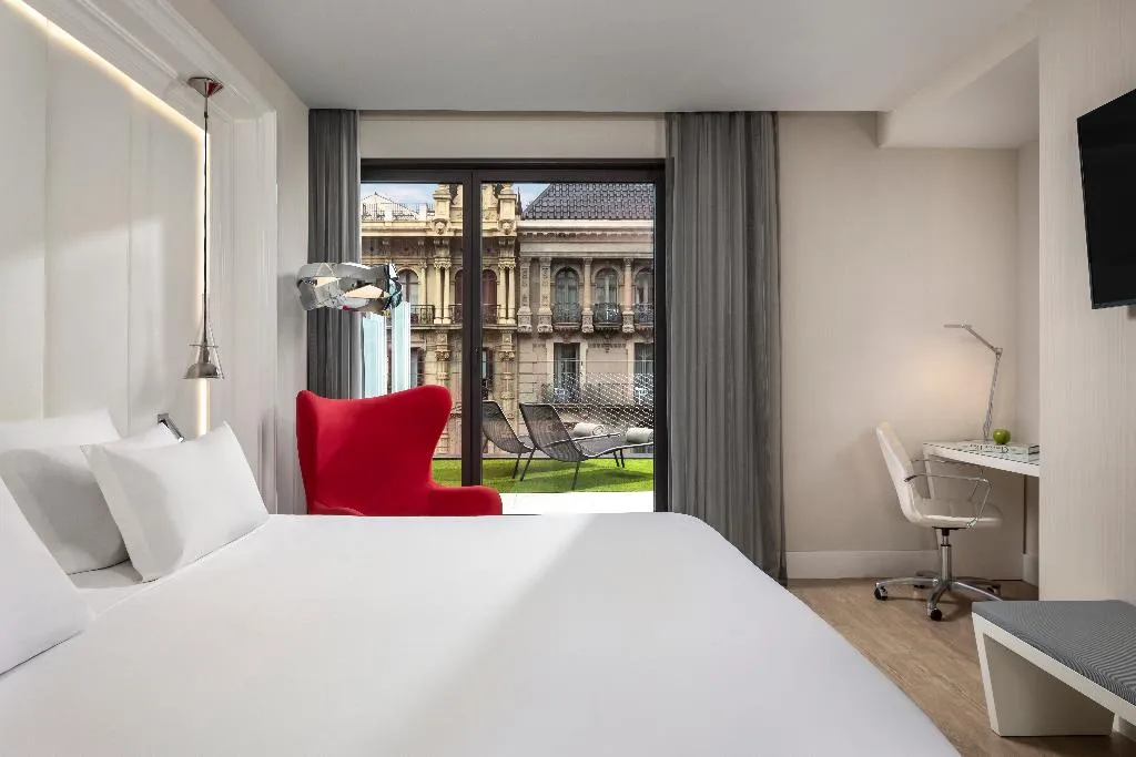 DOUBLE PREMIUM Room, NH Collection Barcelona Gran Hotel Calderón, Barcelona