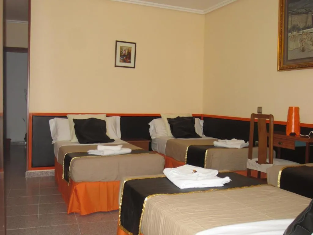 Room, CH Chelo, Madrid