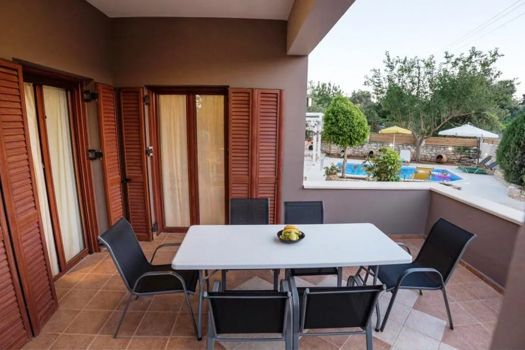 VILLA FOUR BEDROOMS WITH PRIVATE POOL Room, Villa Camellia, Crete