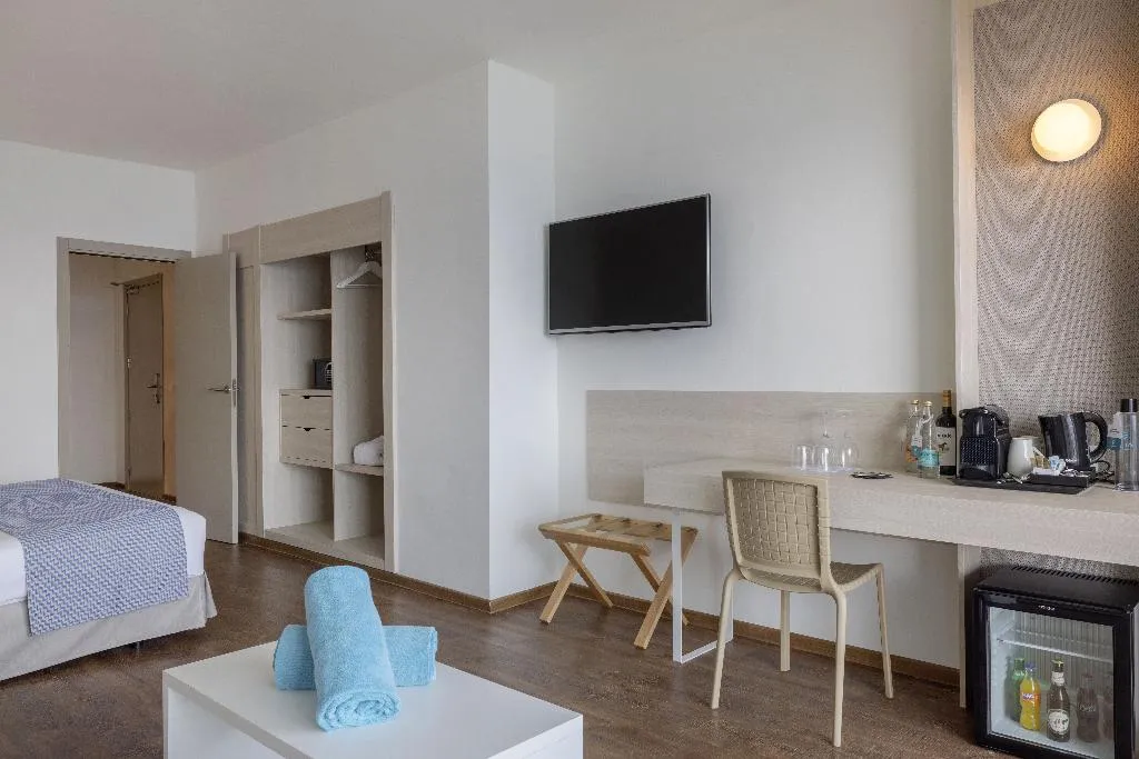 Double or Twin SUPERIOR SEA FRONT Room, Alua Calas de Mallorca Resort, Majorca