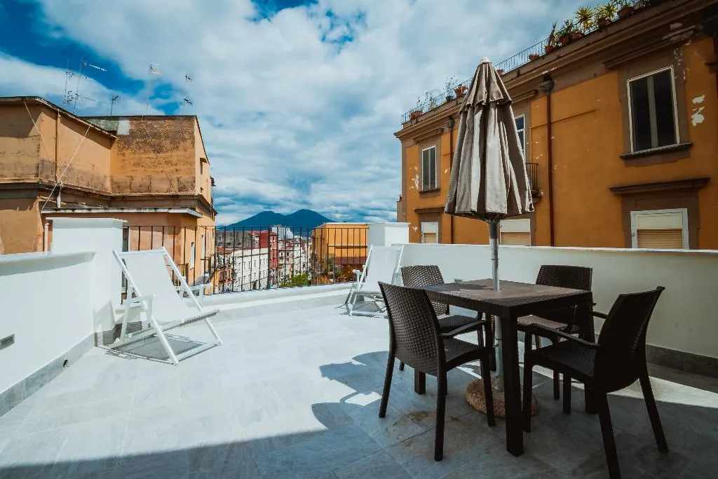 APARTMENT DELUXE WITH TERRACE Room, Palazzo Settembrini 49, Naples