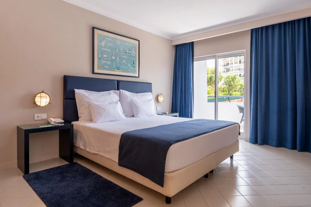 JUNIOR SUITE POOL VIEW Room, Vila Gale Nautico, Algarve