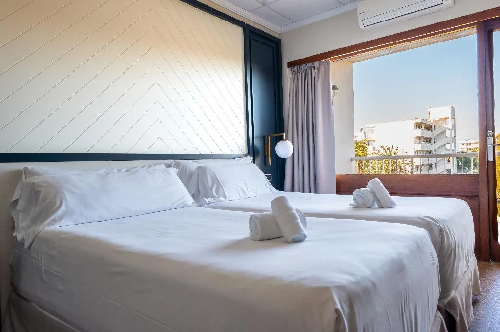 Room, Nura Condor, Majorca