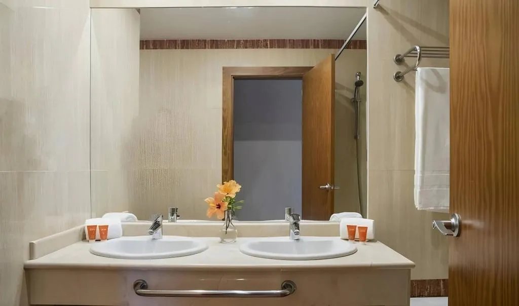 Room CAPACITY 6 TWO BEDROOMS Room, Bakour Oh Nice Costa del Sol, Costa Del Sol