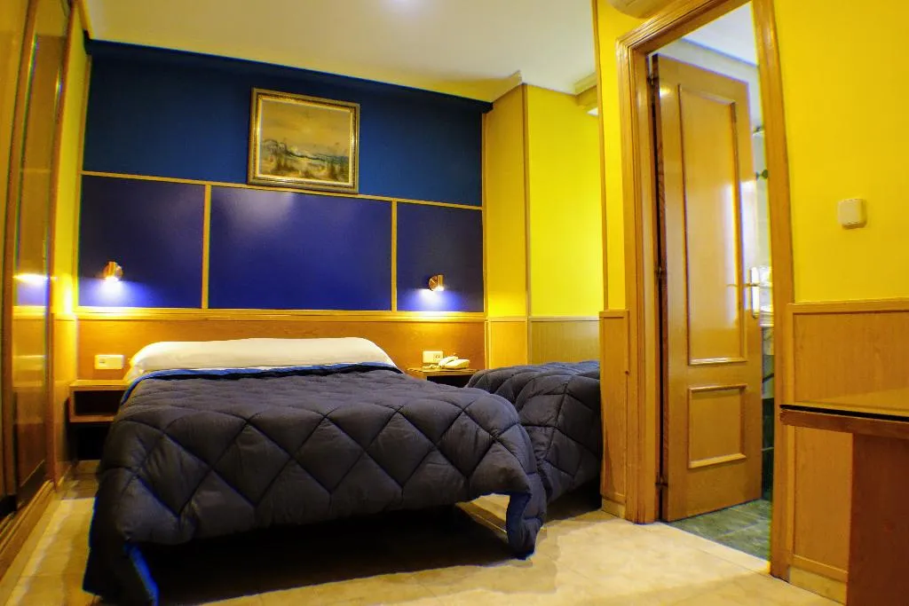 TRIPLE STANDARD Room, Trípolis Toledo, Madrid