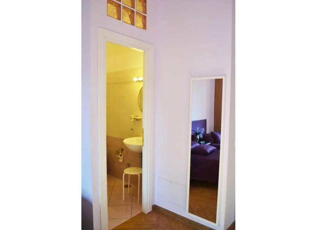 Room, Casa Celeste, Rome