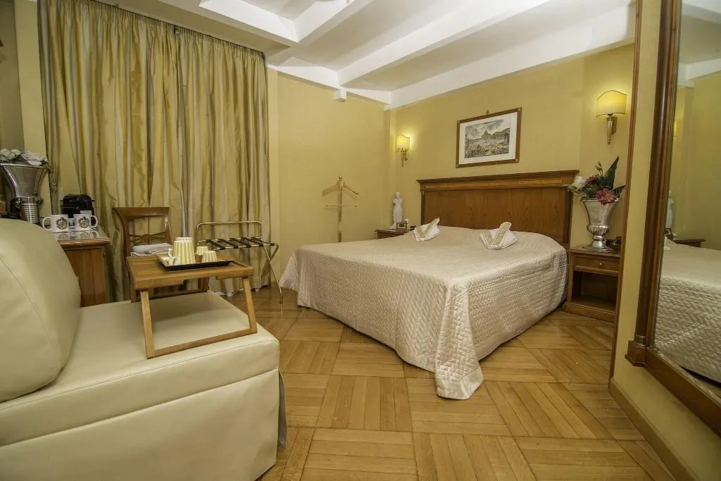 TRIPLE LUXURY Room, Luxury Rooms H 2000 Roma, Rome