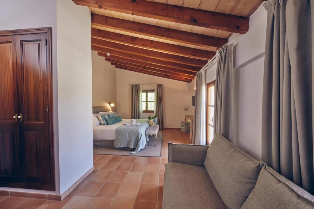 JUNIOR SUITE STANDARD Room, Hotel Rural Es Riquers, Majorca
