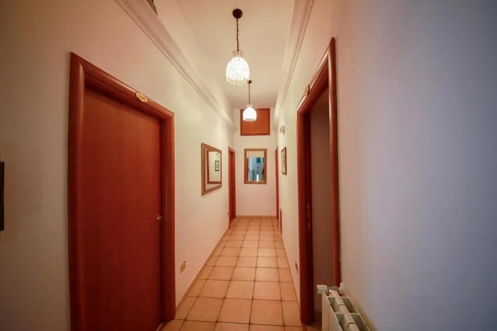 Lobby, Hotel Pisa, Naples