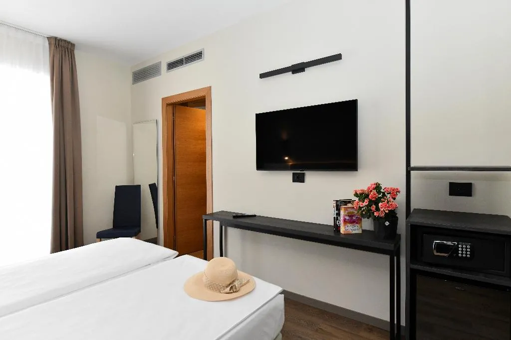 DOUBLE SUPERIOR Room, Eden Hotel, Venice