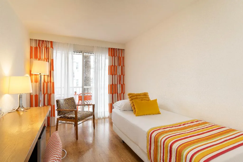 TRIPLE COMFORT Room, Hesperia Mallorca, Majorca