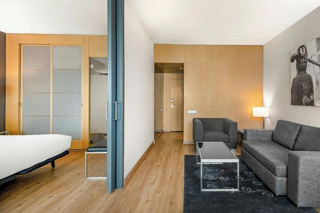 DOUBLE ONE BEDROOM WITH VIEWS Room, AC Barcelona Victoria Suites, Barcelona