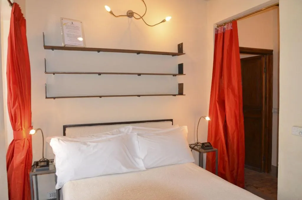 Room, Residenza Torre Colonna, Rome