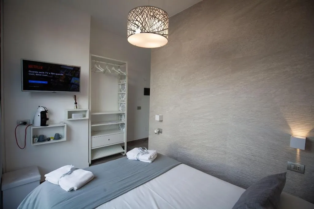 Room, B&B De Gasperi 55, Naples