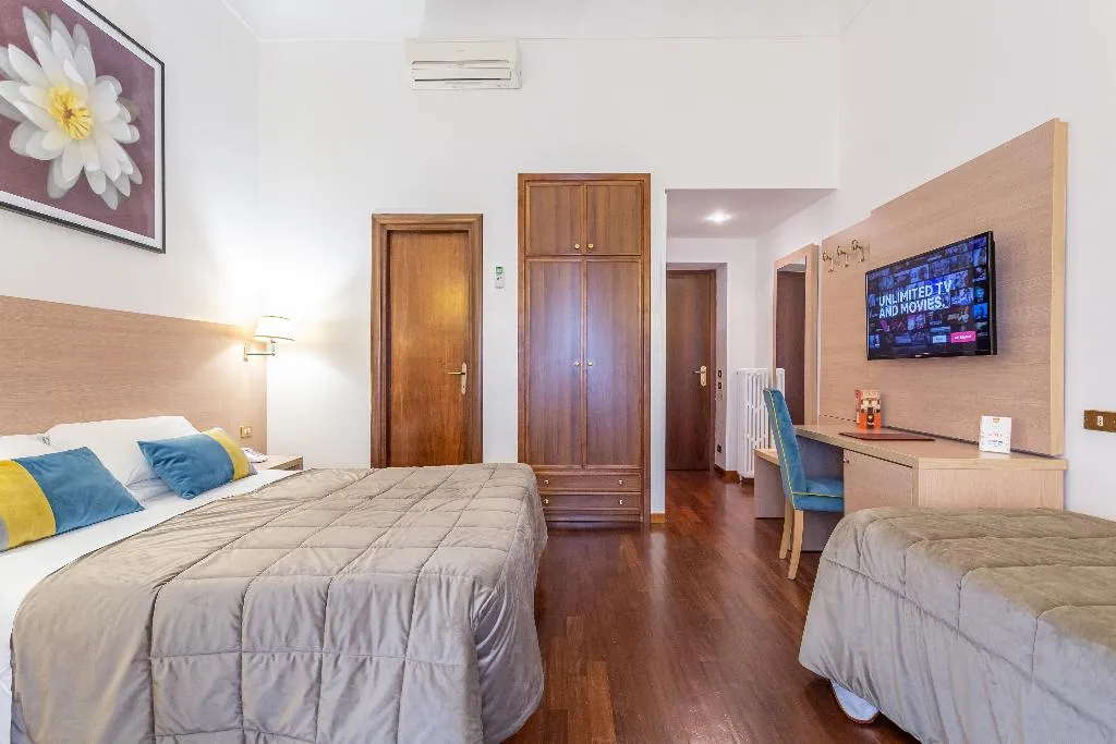 QUADRUPLE ECONOMY Room, Medici, Rome