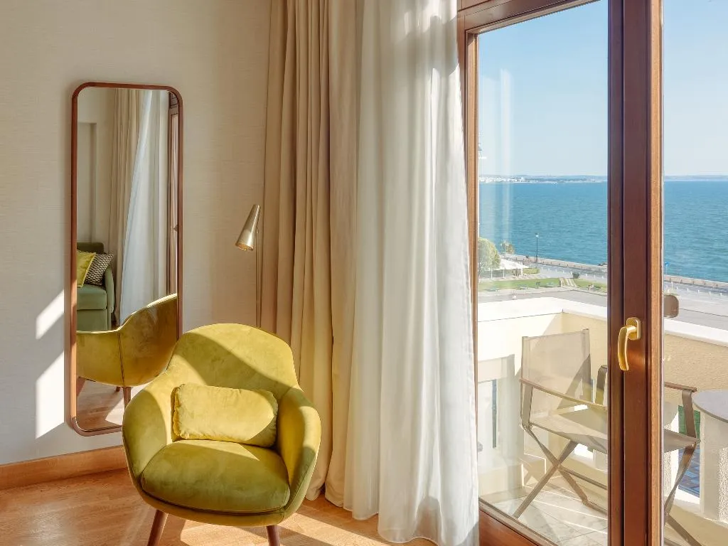 TRIPLE DELUXE SIDE SEA VIEW Room, Electra Palace Thessaloniki, Halkidiki