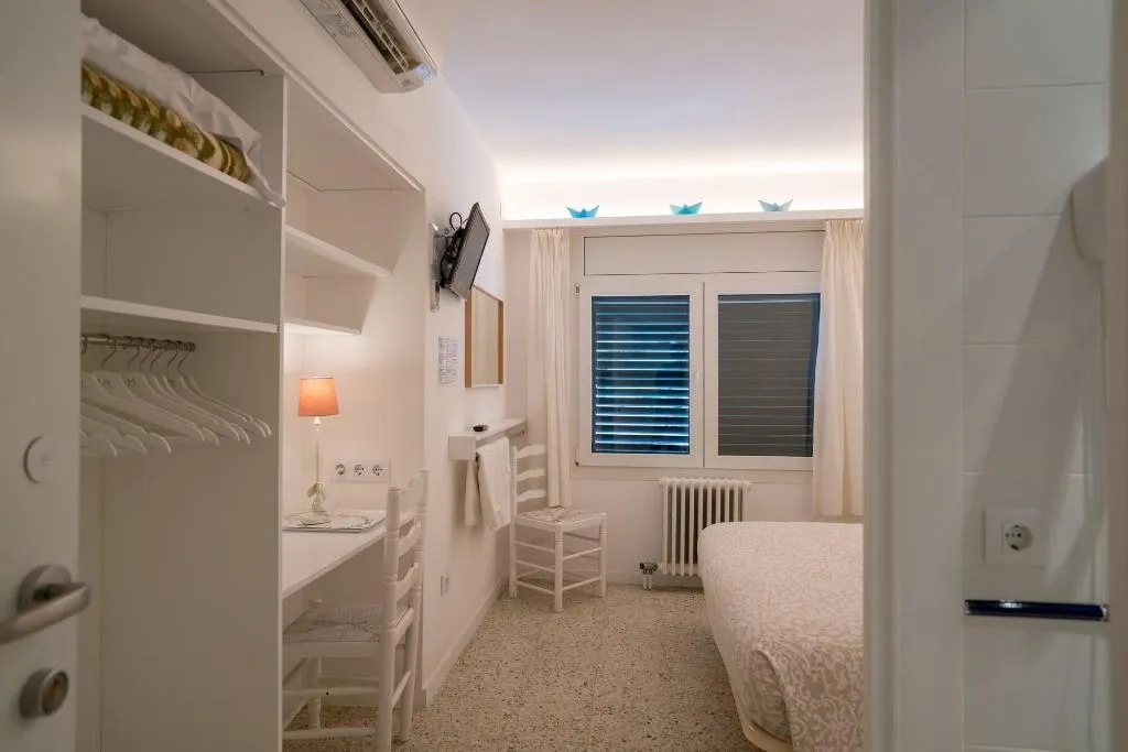 Room, Hostal Marina Cadaqués, Costa Brava