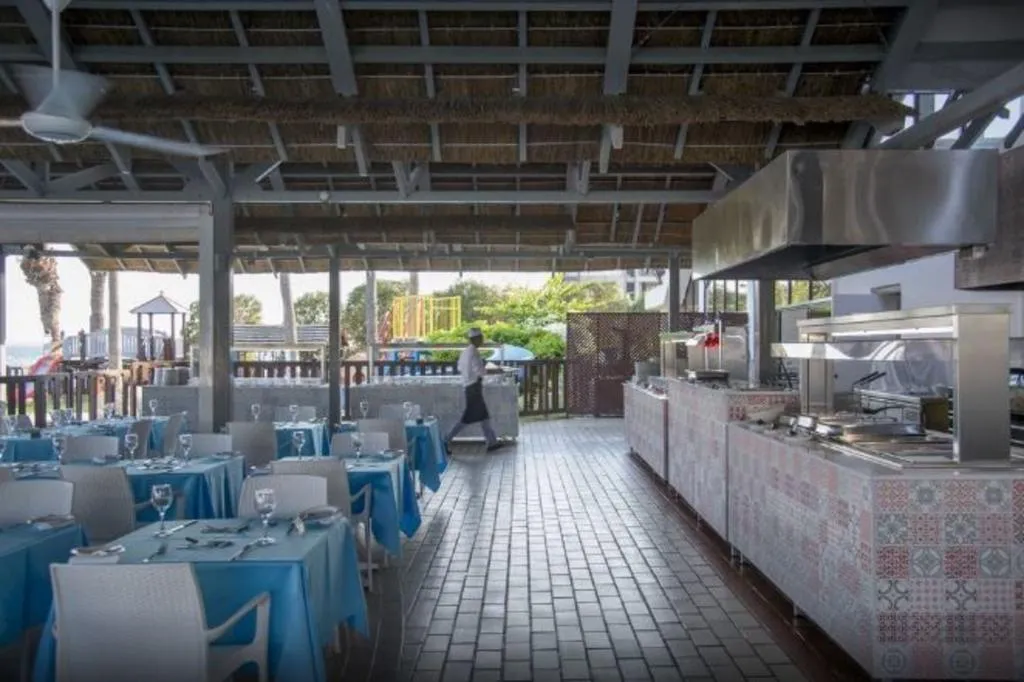 Restaurant, Palm Beach Hotel & Bungalows, Cyprus