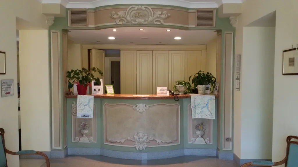 Lobby, Lario, Milan