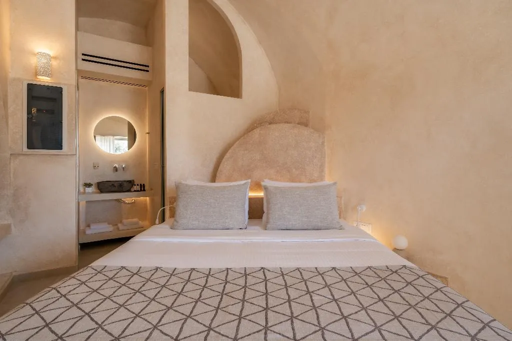 JUNIOR SUITE LUXURY Room, Heyday Luxury Suites, Santorini