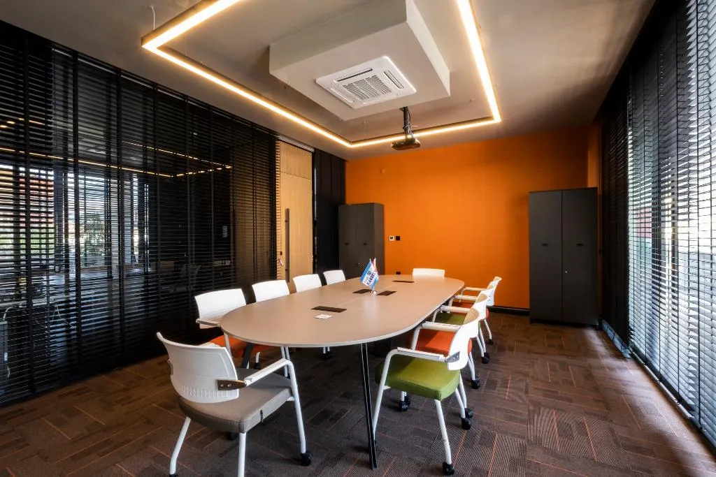 Conferences, Karbelsun, Dalaman