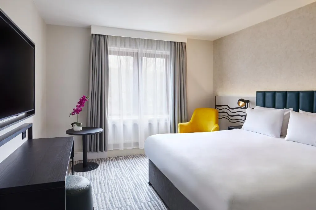 DOUBLE EXECUTIVE KING BED Room, Leonardo Hotel Dublin Christchurch, Dublin