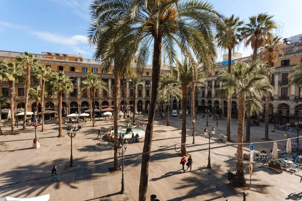 DOUBLE KING SIZE BED Room, Do: Placa Reial, Barcelona