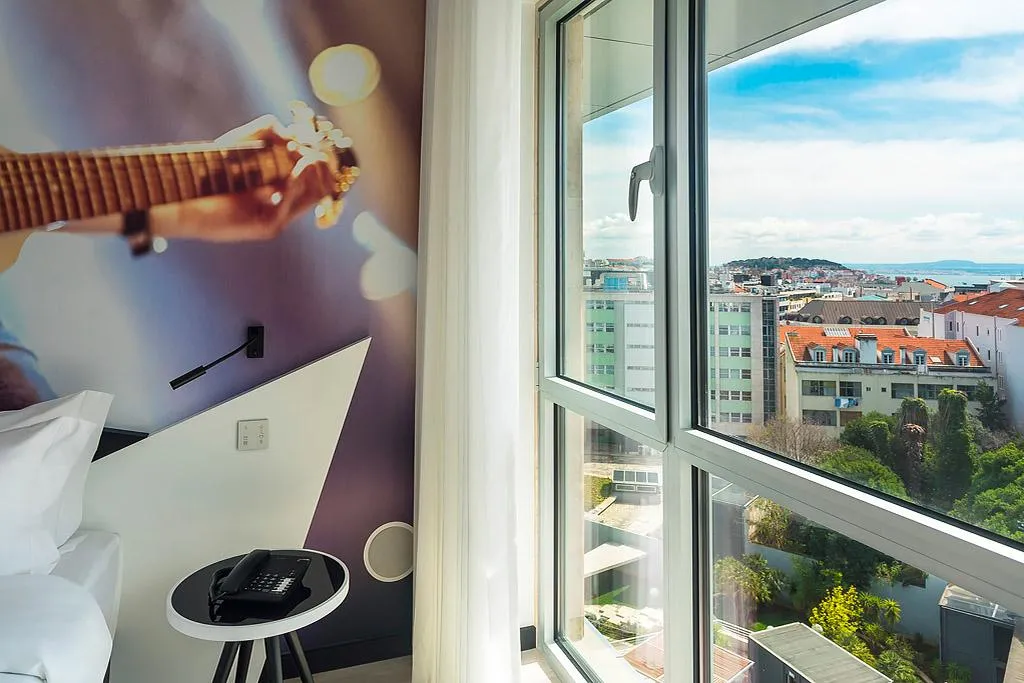 DOUBLE QUEEN SIZE BED Room, HF Fenix Music, Lisbon