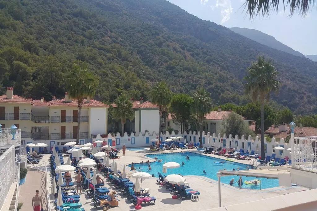 Pool, Karbel, Dalaman